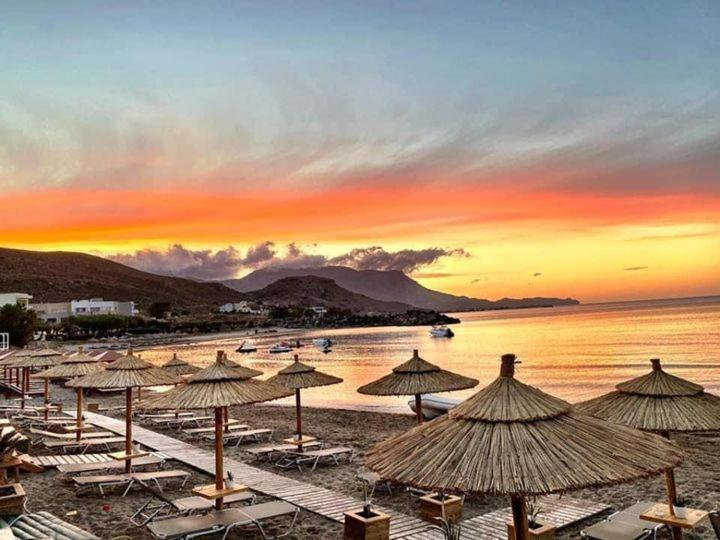 Molos Beach Rooms Киссамос Экстерьер фото